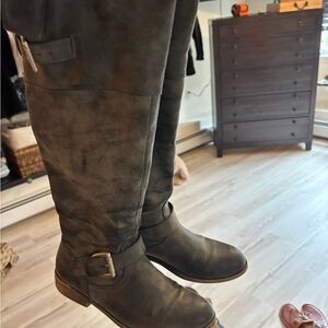 Gray/Black Knee-High Boots with Buckle